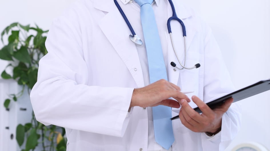 kyste pilonidal douleur insupportable après opération